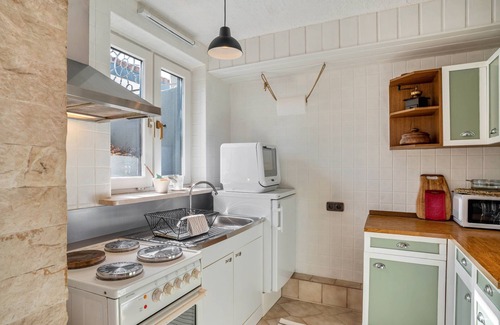 Balzhofen Apartment | Apartment 'Erdmännchen' with Private Terrace, Private Garden and Wi-Fi