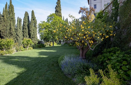 Lonato del Garda Apartment | Apartment 'Eremus Relais Appartamento 3' with Shared Pool, Wi-Fi and Air Conditioning