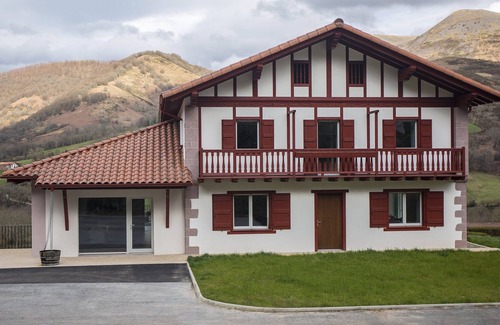 Baztan Apartment | Apartment type suite in rural setting