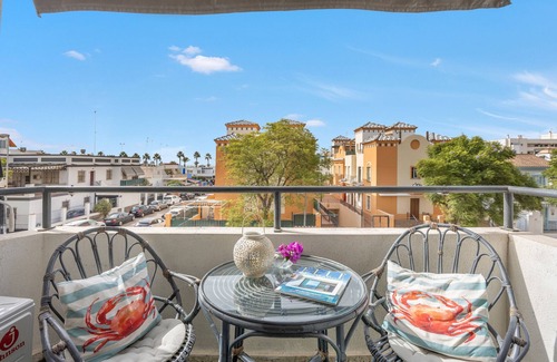 Sanlucar de Barrameda Apartment | Apartment 'Next To Piletas' with Sea Views, Private Balcony and Wi-Fi