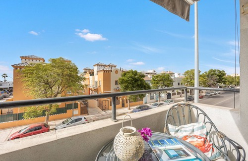Sanlucar de Barrameda Apartment | Apartment 'Next To Piletas' with Sea Views, Private Balcony and Wi-Fi
