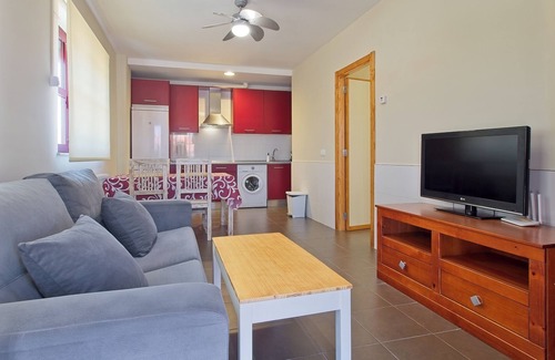 Sardon de los Frailes Apartment | Apartment 'Turístico 1' with Lake View, Shared Pool and Wi-Fi