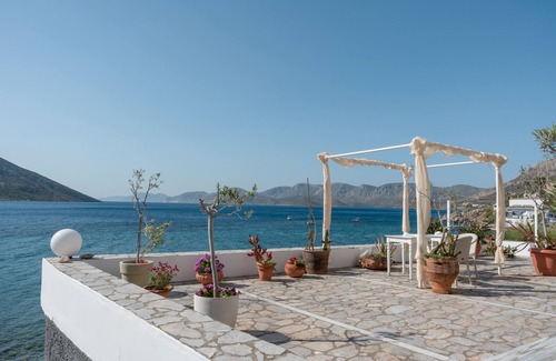 Massouri Apartment | Apartment 'Estia Sea View' with Shared Garden, Wi-Fi and Air Conditioning