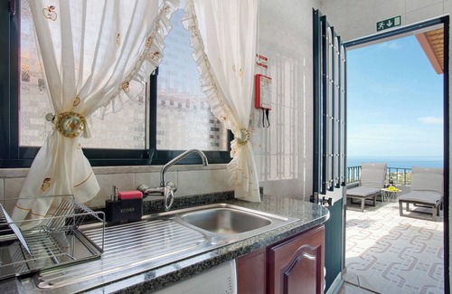 Estrela da Calheta Apartment | Apartment 'Estrela House' with Sea View, Private Terrace and Wi-Fi