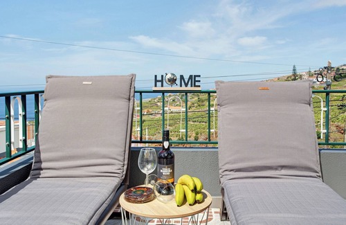 Estrela da Calheta Apartment | Apartment 'Estrela House' with Sea View, Private Terrace and Wi-Fi