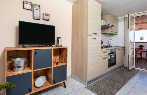 Santa Venerina Apartment | Apartment 'Etna Home' with Sea View, Wi-Fi and Air Conditioning