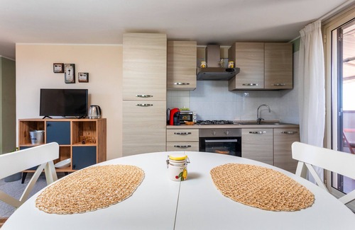 Santa Venerina Apartment | Apartment 'Etna Home' with Sea View, Wi-Fi and Air Conditioning