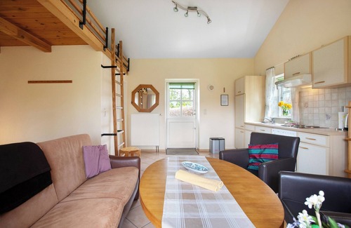 Bordelum Apartment | Apartment 'Eulenhof 2' with Private Terrace, Private Garden and Wi-Fi