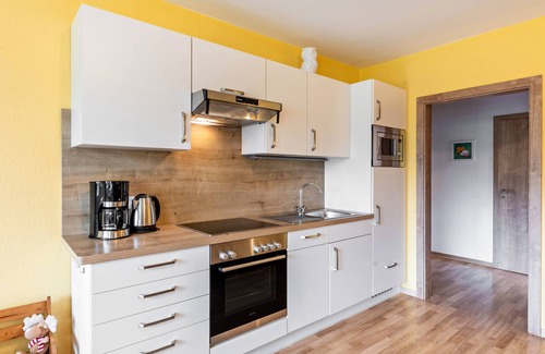 Oberhenneborn Apartment | Apartment 'Eulennest' with Mountain View, Shared Garden and Wi-Fi