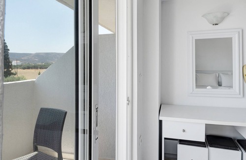 Kardamena Apartment | Apartment 'Evripides Family One -bedroom 2' with Shared Pool, Shared Garden and Air Conditioning