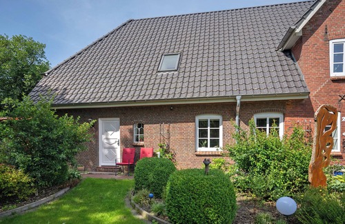 Bordelum Apartment | Apartment 'Ferienwohnung Bi-anne-to-huus' with Private Terrace, Private Garden and Wi-Fi