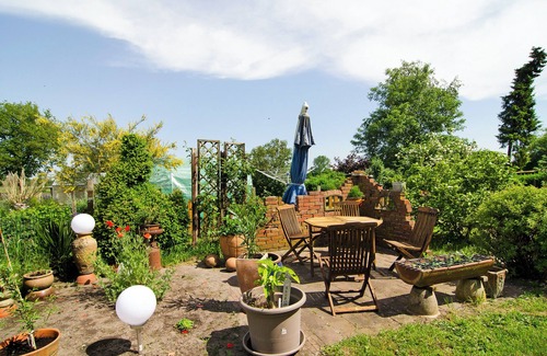 Idafehn Apartment | Apartment 'Familienfreundliche Unterkunft' with Shared Terrace, Private Garden and Wi-Fi