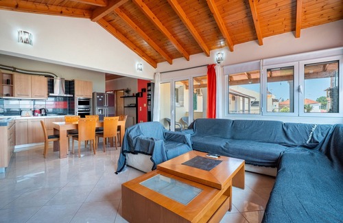 Kavos Apartment | Apartment 'Family Flat - 3 Bedrooms' with Wi-Fi and Air Conditioning