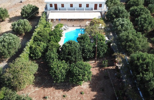 Kounelion Villa | APARTMENT family friendly - Swimming Pool - large garden with sofas.