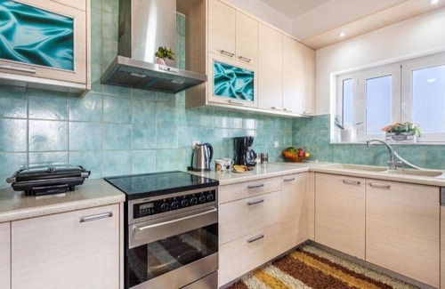 Perivolia Apartment | Apartment 'Fanis Family House' with Balcony, Wi-Fi and Air Conditioning