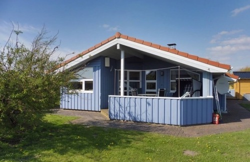 Wesselburenerkoog Apartment | Apartment 'Ferienhaus Ty Glaz' with Shared Terrace, Shared Garden and Wi-Fi