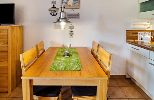 Norddeich Apartment | Apartment 'Ferienwohnung Neue Sande' with Private Garden, Balcony and Wi-Fi