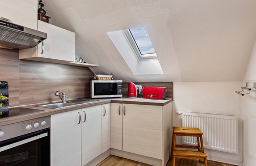 Usseln Apartment | Apartment 'Ferienwohnung Ausblick' with Lake View, Shared Garden and Wi-Fi