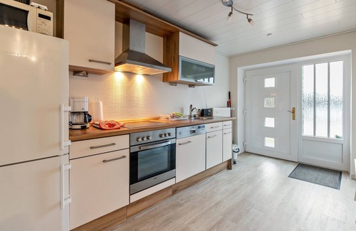 Rude Apartment | Apartment 'Ferienwohnung Rüde-mühle' with Private Terrace, Private Garden and Wi-Fi