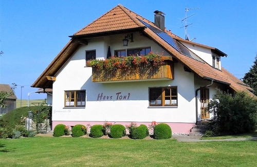 Hohenstein Apartment | Apartment 'Ferienhaus Toni Rosenstube' with Private Terrace, Shared Garden and Wi-Fi