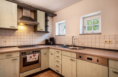 Ravensburg Apartment | Apartment 'Ferienhäuschen' with Private Terrace, Shared Garden and Wi-Fi