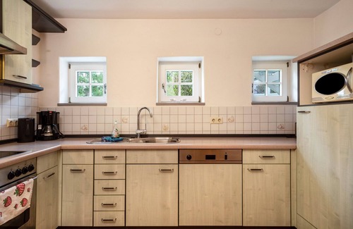 Ravensburg Apartment | Apartment 'Ferienhäuschen' with Private Terrace, Shared Garden and Wi-Fi