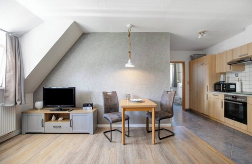 Nordstrand Apartment | Apartment 'Ferienhof Jacobsen 6' with Shared Terrace, Shared Garden and Wi-Fi
