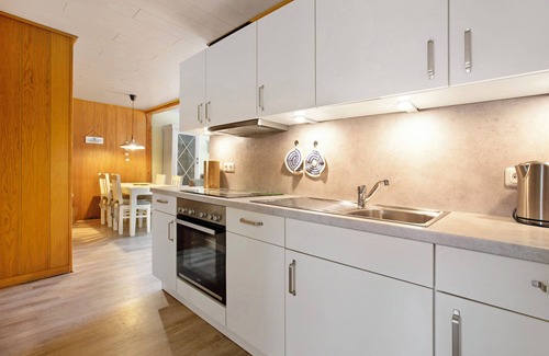 Nordstrand Apartment | Apartment 'Ferienhof Jacobsen 5' with Private Terrace, Shared Garden and Wi-Fi