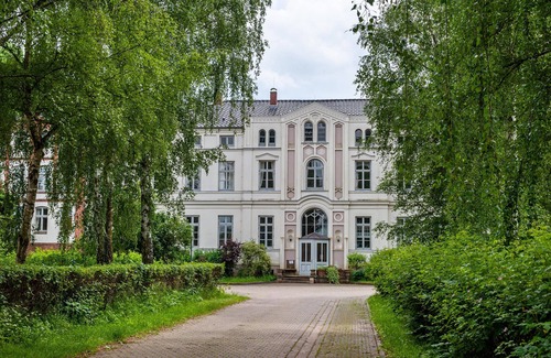 Krakow am See Apartment | Apartment 'Ferienwohnung 2 Mit Hund' with Shared Terrace and Shared Garden