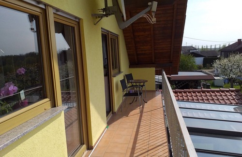 Buchlberg Apartment | Apartment 'Ferienwohnung 'am Bienwald' with Balcony and Wi-Fi