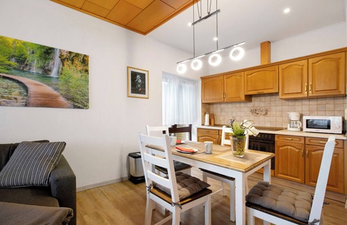 Tellingstedt Apartment | Apartment 'Ferienwohnung 'Ferien Bei Buske' with Shared Terrace, Private Garden and Wi-Fi