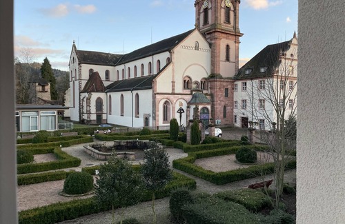 Gengenbach Apartment | Apartment 'Ferienwohnung Klostergarten' with Wi-Fi