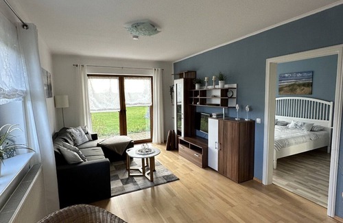 Hasselberg Apartment | Apartment 'Ferienwohnung Kastanienhof' with Private Terrace, Private Garden and Wi-Fi