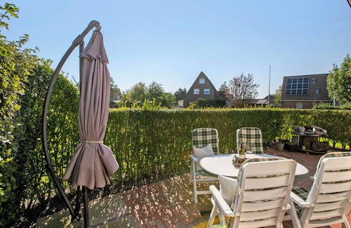 Suederhafen Apartment | Apartment 'Ferienwohnung Ingwersen Nordstrand' with Private Terrace and Wi-Fi