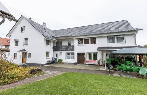 Roßwangen Apartment | Apartment 'Ferienwohnung 2, 80qm' with Mountain View, Shared Garden and Wi-Fi