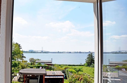 Altefaehr Apartment | Apartment 'Ferienwohnung Sundblick' with Lake View, Shared Terrace and Wi-Fi