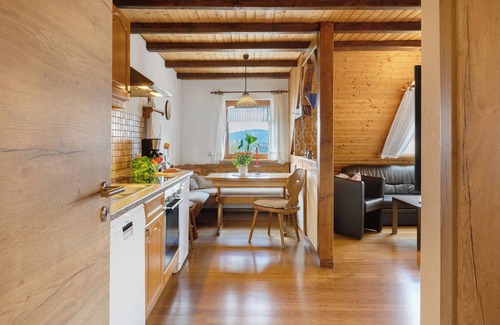 Breitnau Apartment | Apartment 'Ferienwohnung Abendrot' with Mountain View, Shared Garden and Wi-Fi