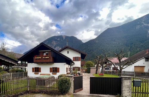 Farchant Apartment | Apartment 'Ferienwohnung Zugspitze' with Mountain View, Balcony and Wi-Fi