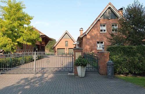 Burlo Apartment | Apartment 'Ferienwohnung Dornhege' with Private Terrace, Private Garden and Wi-Fi
