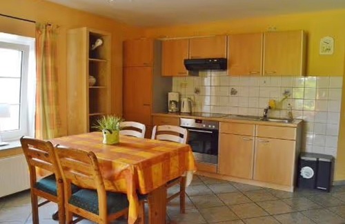 Dorphof Apartment | Apartment 'Ferienwohnung Familie Starck' with Shared Terrace, Private Garden and Wi-Fi