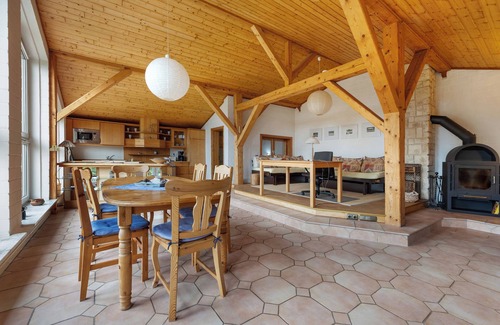 Dingen Apartment | Apartment 'Ferienwohnung 2 - Groß' with Private Terrace and Wi-Fi