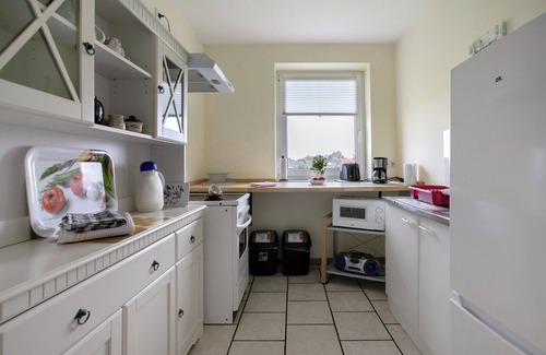Meldorf Apartment | Apartment 'Ferienwohnung Postel' with Shared Garden and Wi-Fi