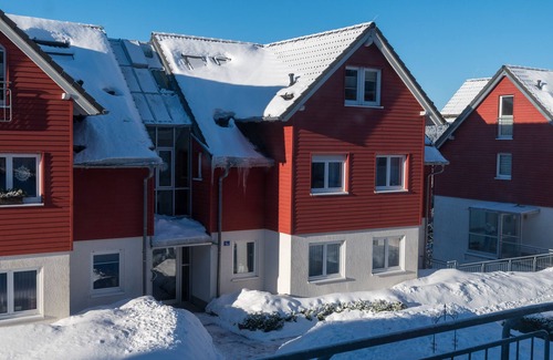 Oberhof Apartment | Apartment 'Ferienwohnung Tannenblick 2-2' with Mountain View, Balcony and Wi-Fi