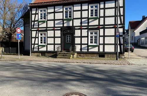 Ruethen Apartment | Apartment 'Ferienwohnung Im Torwärterhäuschen' with Shared Garden and Wi-Fi
