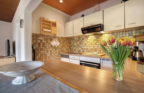 Leck Apartment | Apartment 'Ferienwohnung Martina' with Private Terrace, Shared Garden and Wi-Fi