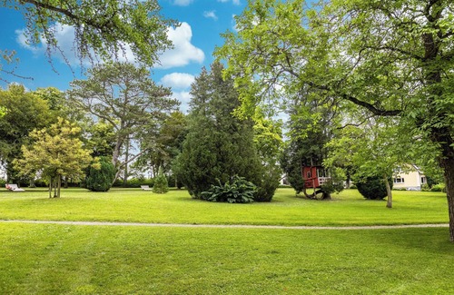 Reichenau Apartment | 'Apartment Fetscher 1' close to the Lake with Shared Pool & Wi-Fi