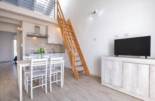 Trinita d'Agultu e Vignola Apartment | Apartment First of Loft with Wi-Fi, A/C & Balcony