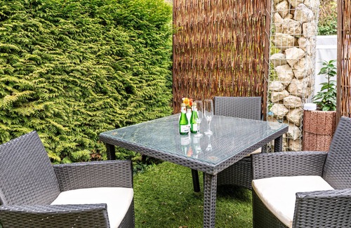 Sipplingen Apartment | Apartment "Fischerstube" with Private Garden & Wi-Fi
