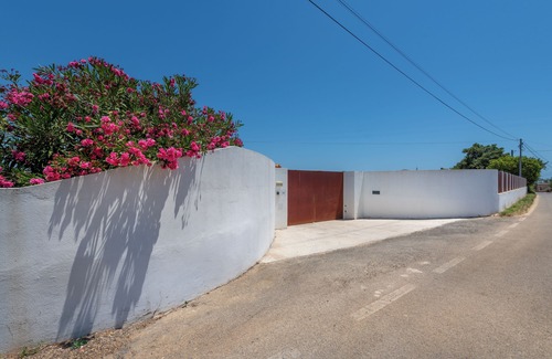 Moncarapacho e Fuseta Apartment | Apartment 'Flamingo' with Private Veranda, Air Conditioning, Floor Heating, Wi-Fi and Parking