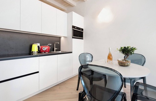 Salo Apartment | Apartment 'Flat 1' with Lake View, Wi-Fi and Air Conditioning